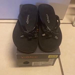Women’s size 8 Vionic sandals